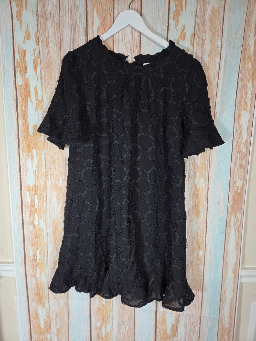 Voy Black Textured Short Sleeve Shift Dress. Little Black Dress. Size L